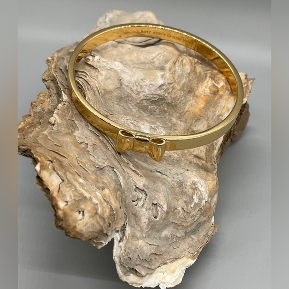 KATE SPADE TAKE A BOW GOLD TONE METAL BANGLE BRACELET Feminine Dressy Dainty - Picture 4 of 7